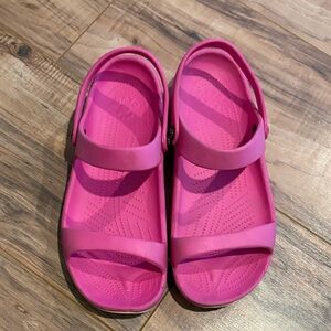 Dawgs Vibrant Pink Clogs
